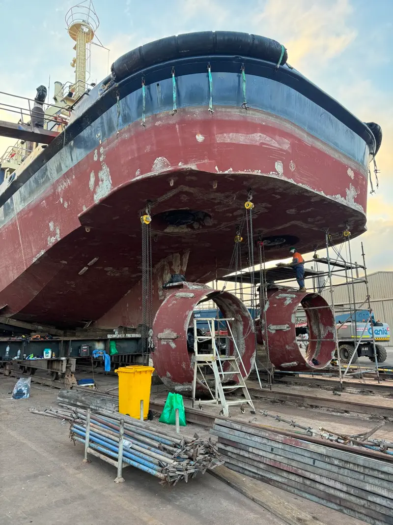 Large-scale industrial injection moulding machine